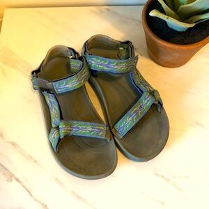TEVA-Gray,Blue & Green Wave Beach Pattern Strappy Summer Sandals-Size 6